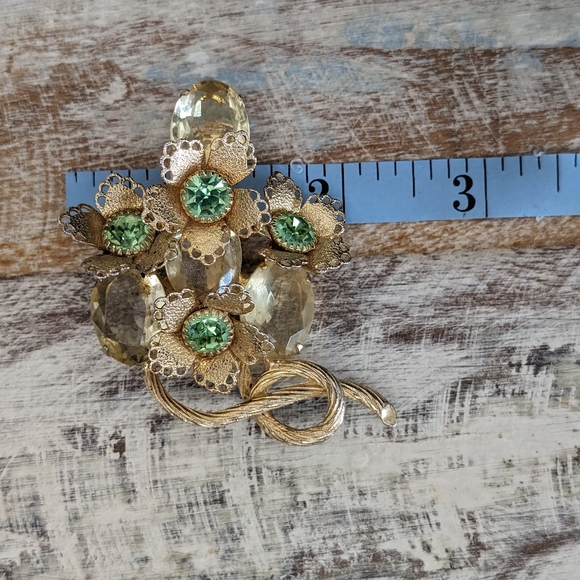 1930's Vaseline Uranium Glass, Czech Glass Filigree Brooch - Picture 10 of 13